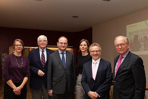 Lisa Heemann, Detlef Dzembritzki, Ottmar Georg Edenhofer, Nina von Uexkull, Karl-Heinz Kamp and Ambassador Wolfgang Ischinger.