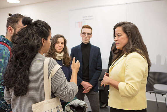 Canadian Justice Minister and Attorney-General Jody Wilson-Raybould in discussion with Hertie School students