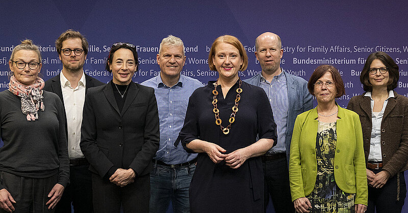 Germany's Family Affairs Minister stands together with a seven-member expert panel who will author the 10th "Family Report" for Germany. Professor Michaela Kreyenfeld stands to the left of the minister and will chair the panel.